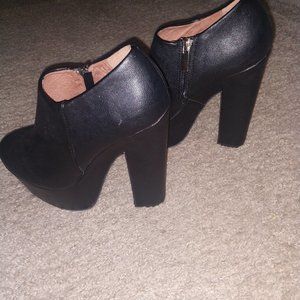 DOLLHOUSE BLACK ANKLE BOOTS!!!!! SIZE 8.5